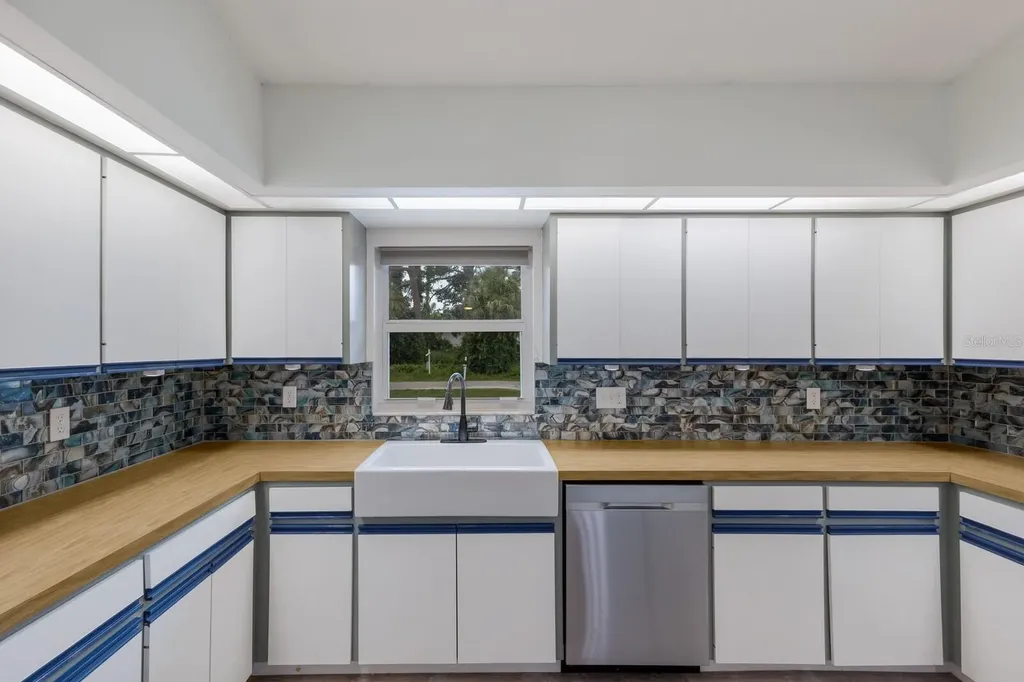 8985 Pohoy Avenue Sarasota FL 34231