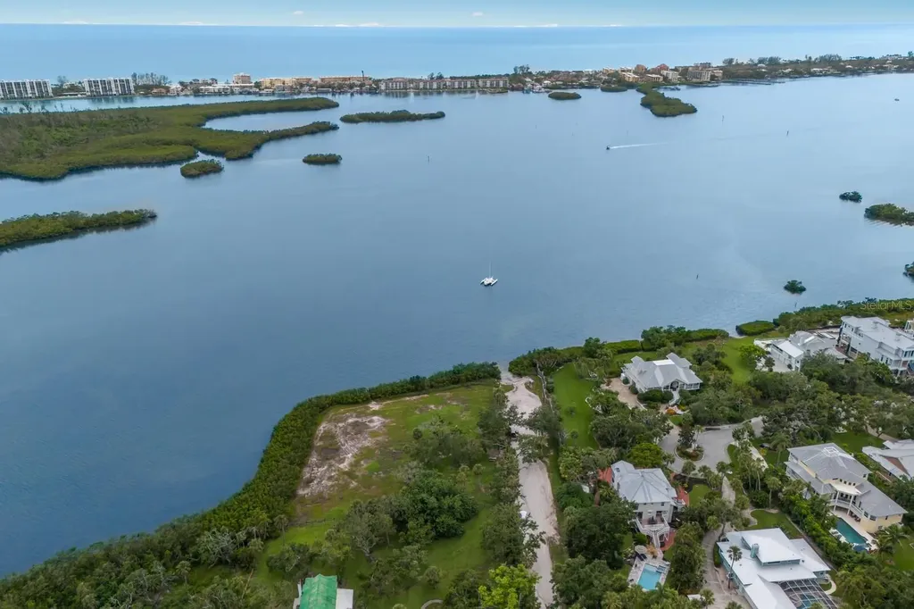8985 Pohoy Avenue Sarasota FL 34231