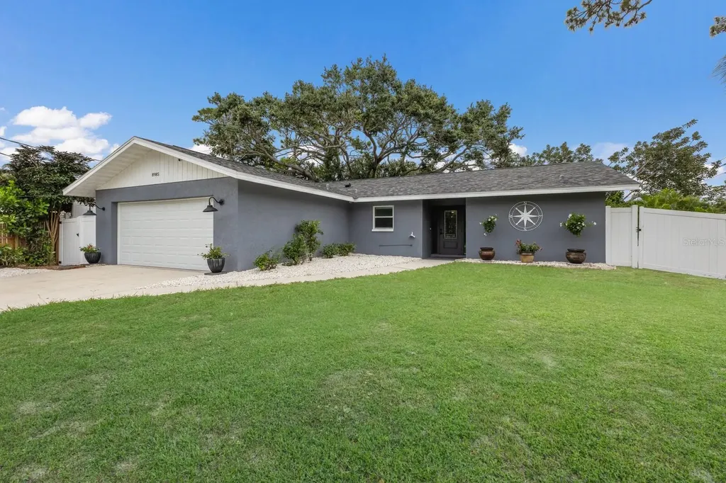 8985 Pohoy Avenue Sarasota FL 34231