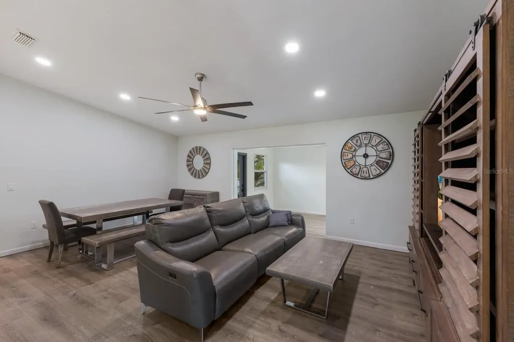 8985 Pohoy Avenue Sarasota FL 34231