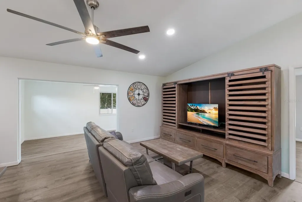 8985 Pohoy Avenue Sarasota FL 34231