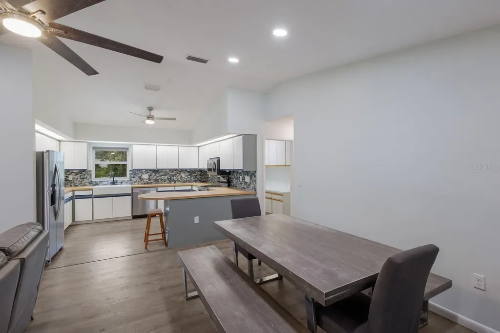 8985 Pohoy Avenue Sarasota FL 34231