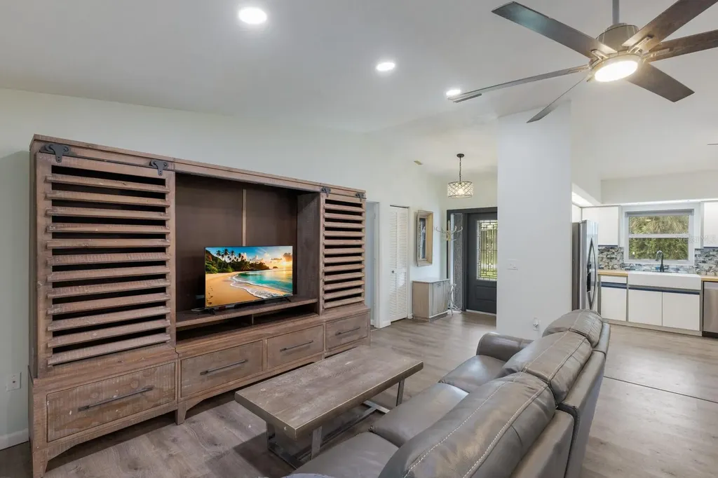 8985 Pohoy Avenue Sarasota FL 34231