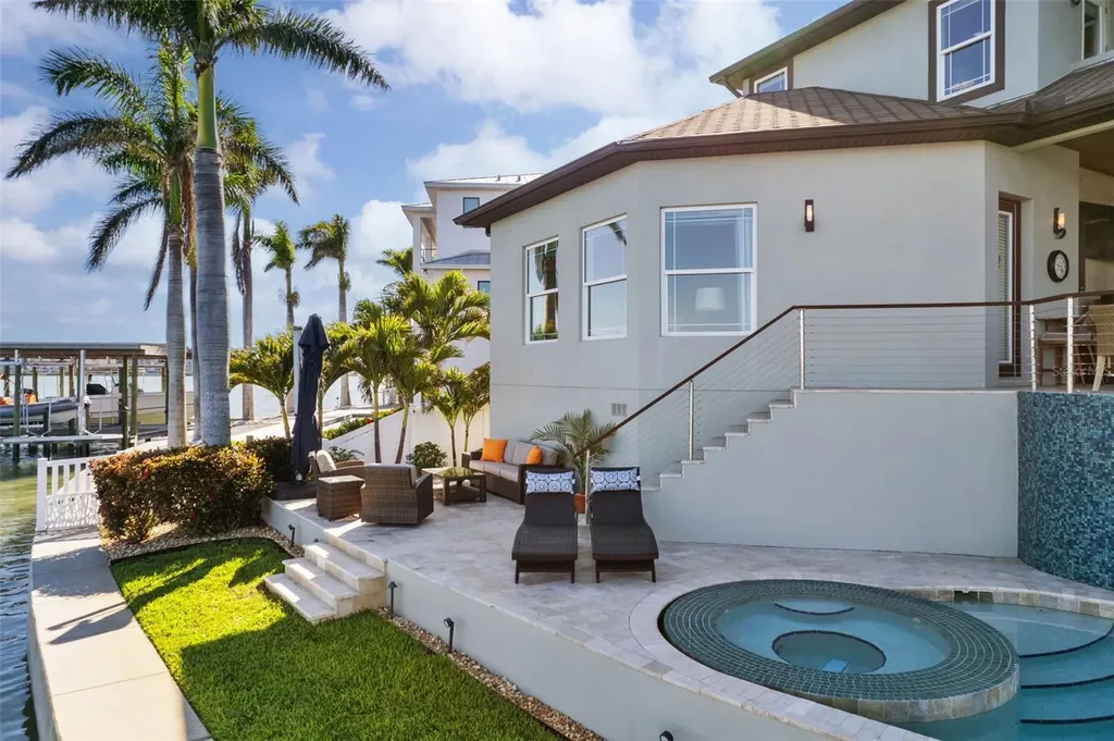 7815 9th Avenue S St Petersburg FL 33707