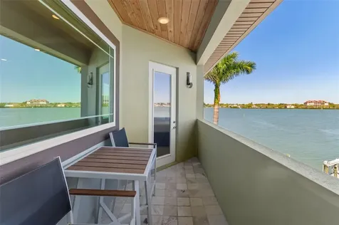 7815 9th Avenue S St Petersburg FL 33707