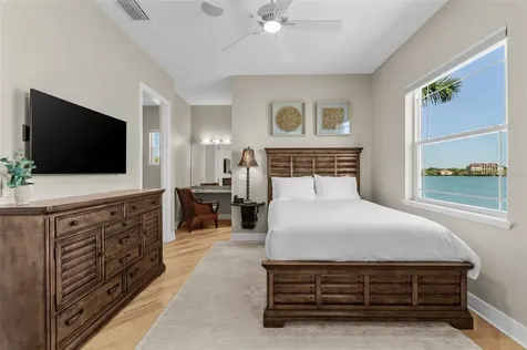 7815 9th Avenue S St Petersburg FL 33707