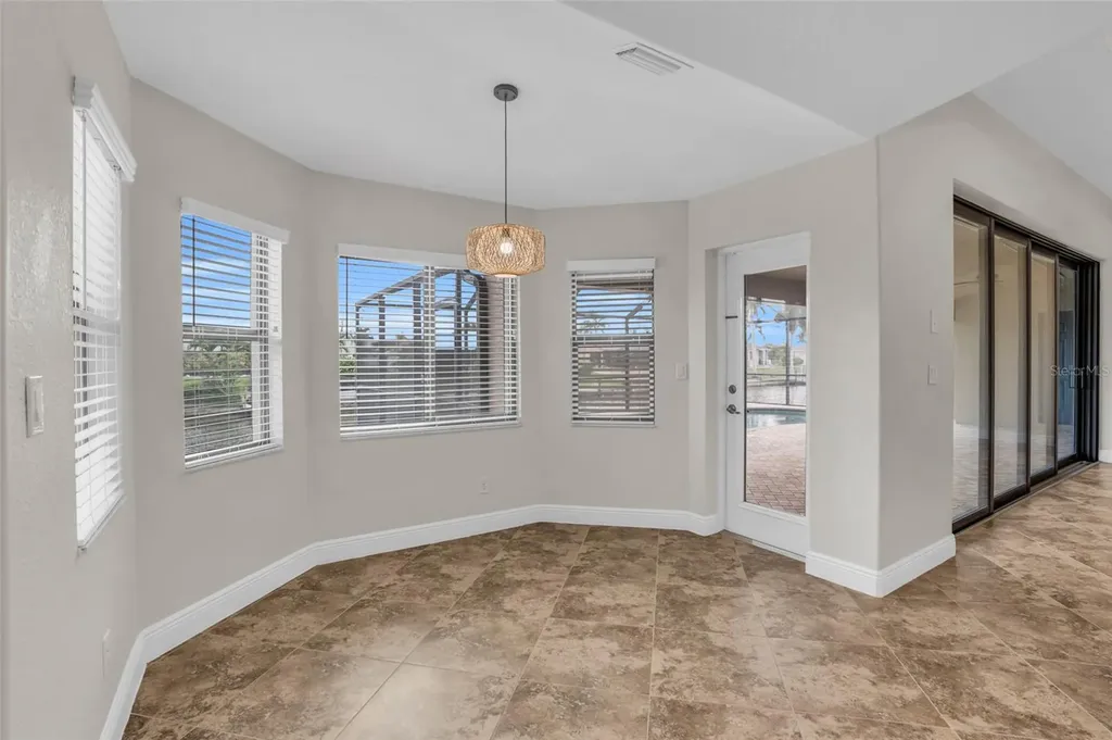 915 SE 33rd Terrace Cape Coral FL 33904