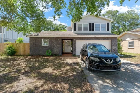 208 SE Lincoln Circle N St Petersburg FL 33703