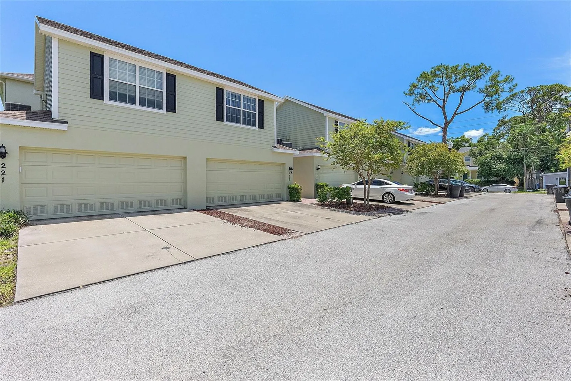225 49th Avenue N St Petersburg FL 33703