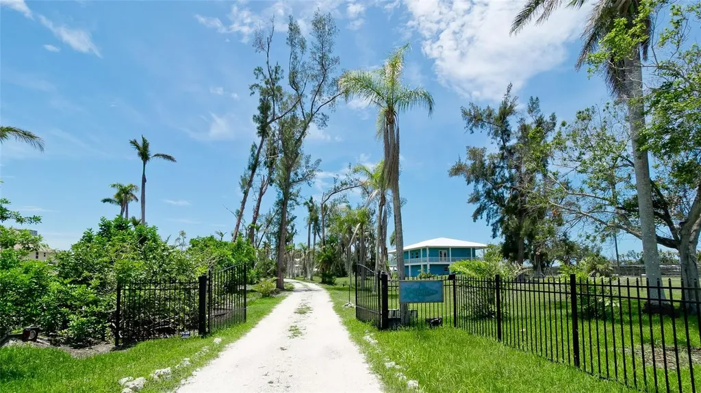 9403 9th Avenue NW Bradenton FL 34209