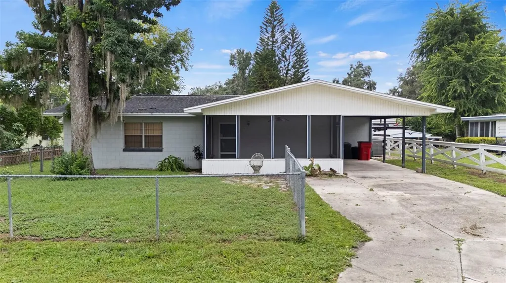 753 Cr 477a Lake Panasoffkee FL 33538