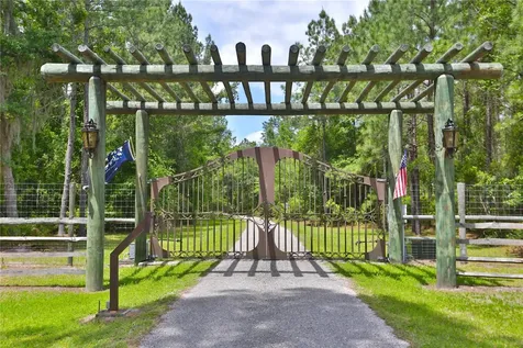 15305 NW Highway 320 Micanopy FL 32667