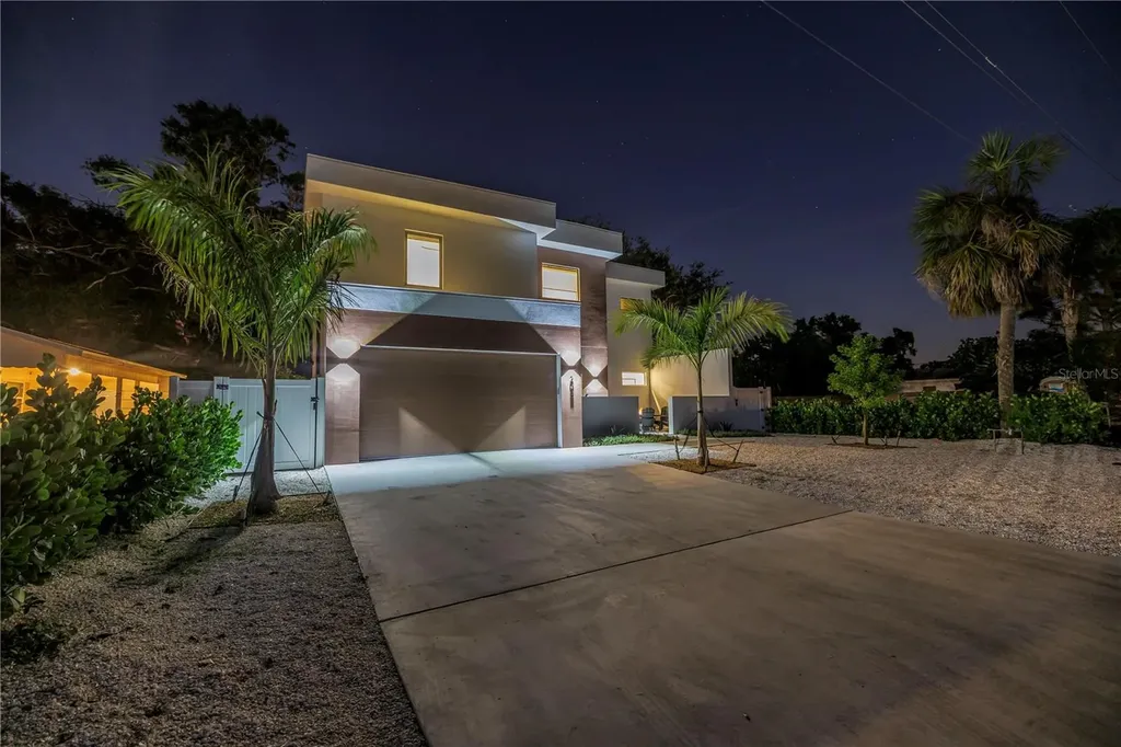 2065 Goldenrod Street Sarasota FL 34239