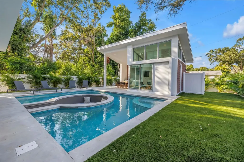 2065 Goldenrod Street Sarasota FL 34239
