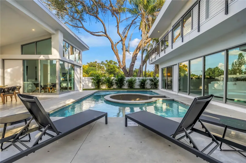 2065 Goldenrod Street Sarasota FL 34239