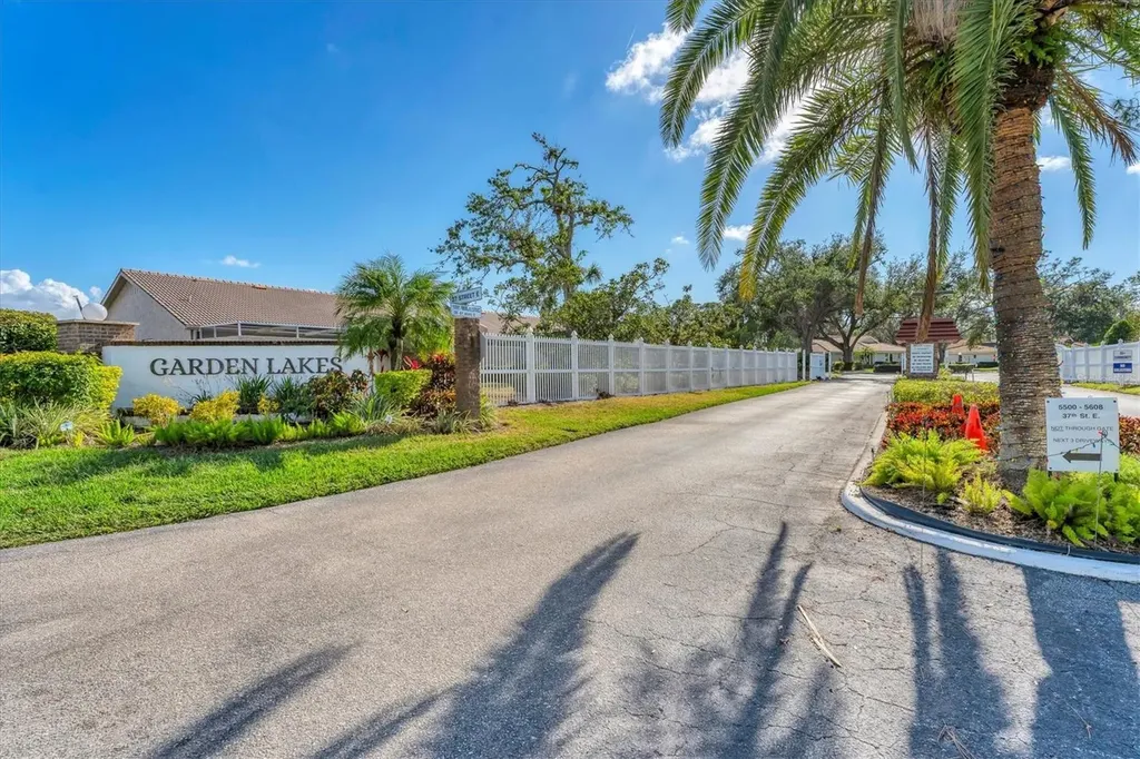 5510 Garden Lakes Oak Bradenton FL 34203