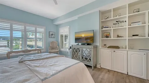 750 N Tamiami Trail Sarasota FL 34236