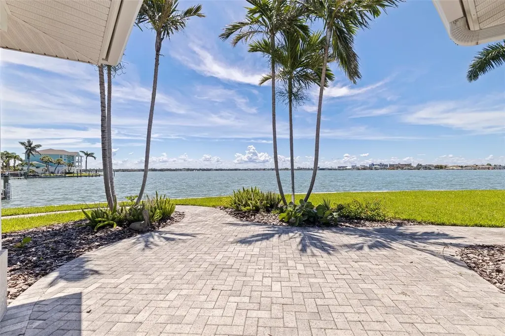 11055 7th Street E Treasure Island FL 33706