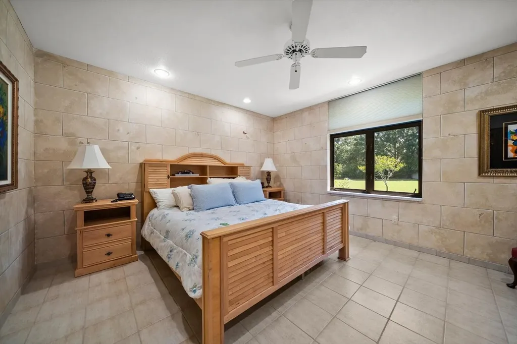 1835 Alicia Way Clearwater FL 33764