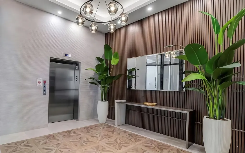 33 S Palm Avenue Sarasota FL 34236