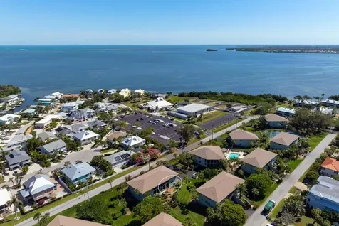 4255 Gulf Drive Holmes Beach FL 34217