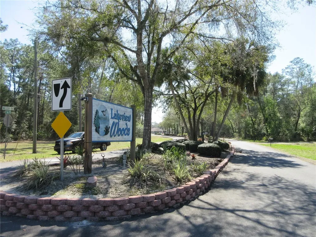 13025 NE 6th Place Silver Springs FL 34488