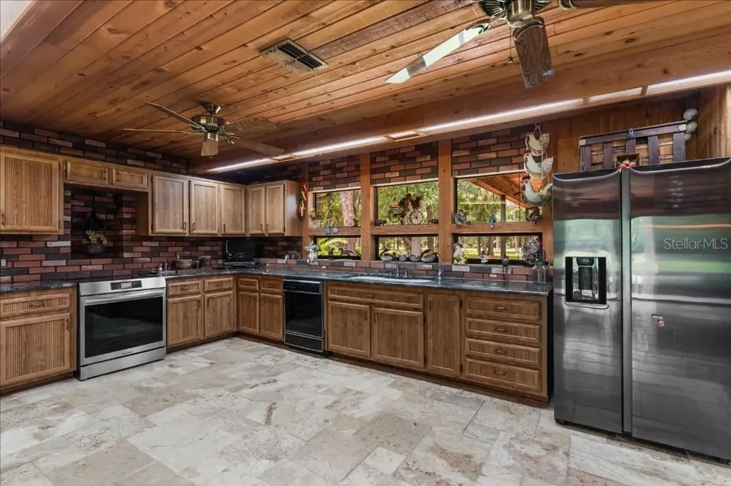 935 Ranch Road Tarpon Springs FL 34688