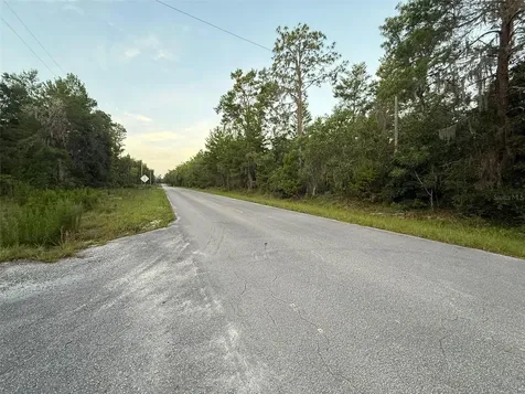 905 E Hillsborough Avenue Florahome FL 32140