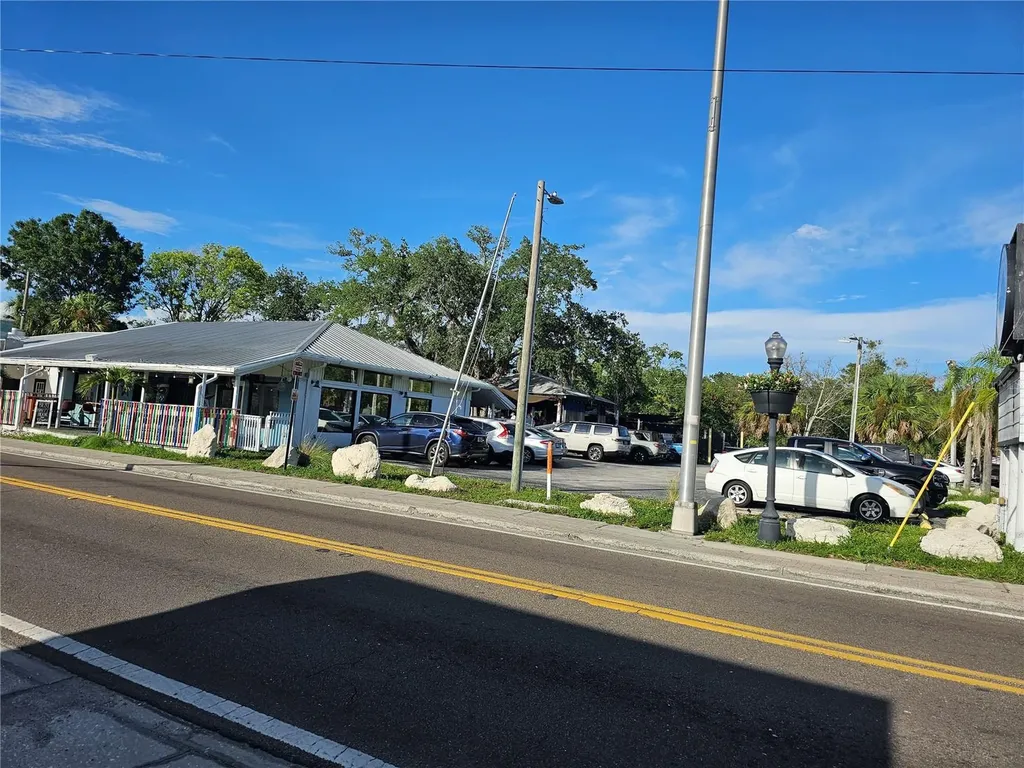 606 N Pinellas Avenue Tarpon Springs FL 34689