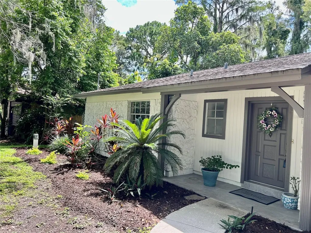 17017 Paula Lane Lutz FL 33558
