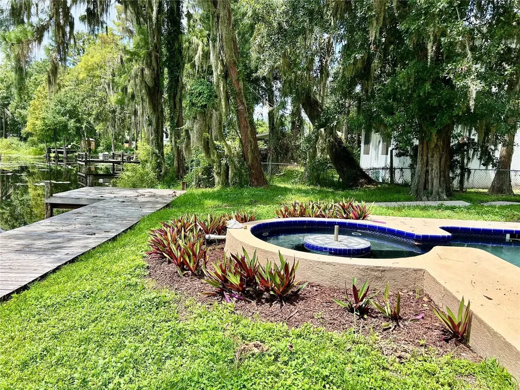 17017 Paula Lane Lutz FL 33558