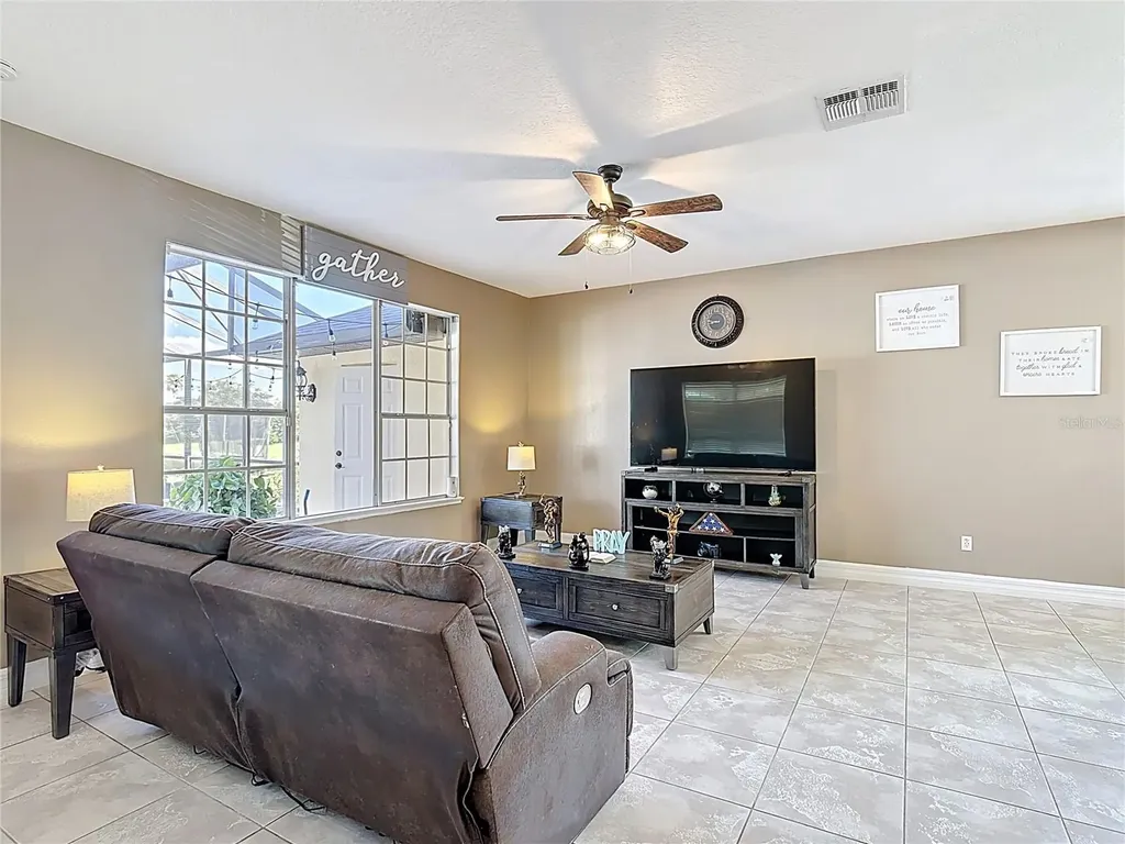 2460 The Oaks Boulevard Kissimmee FL 34746