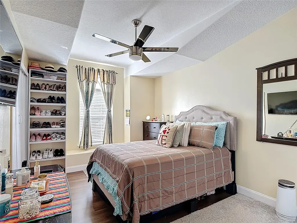 2460 The Oaks Boulevard Kissimmee FL 34746