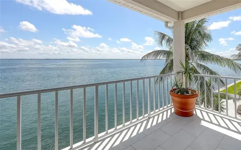 585 Gunwale Lane Longboat Key FL 34228