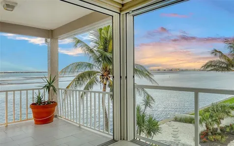 585 Gunwale Lane Longboat Key FL 34228