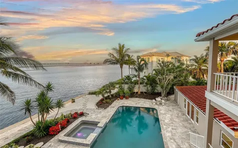 585 Gunwale Lane Longboat Key FL 34228