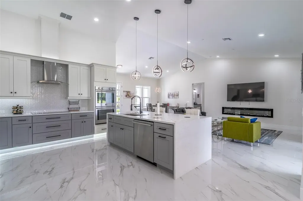 2943 Decker Avenue Orlando FL 32833