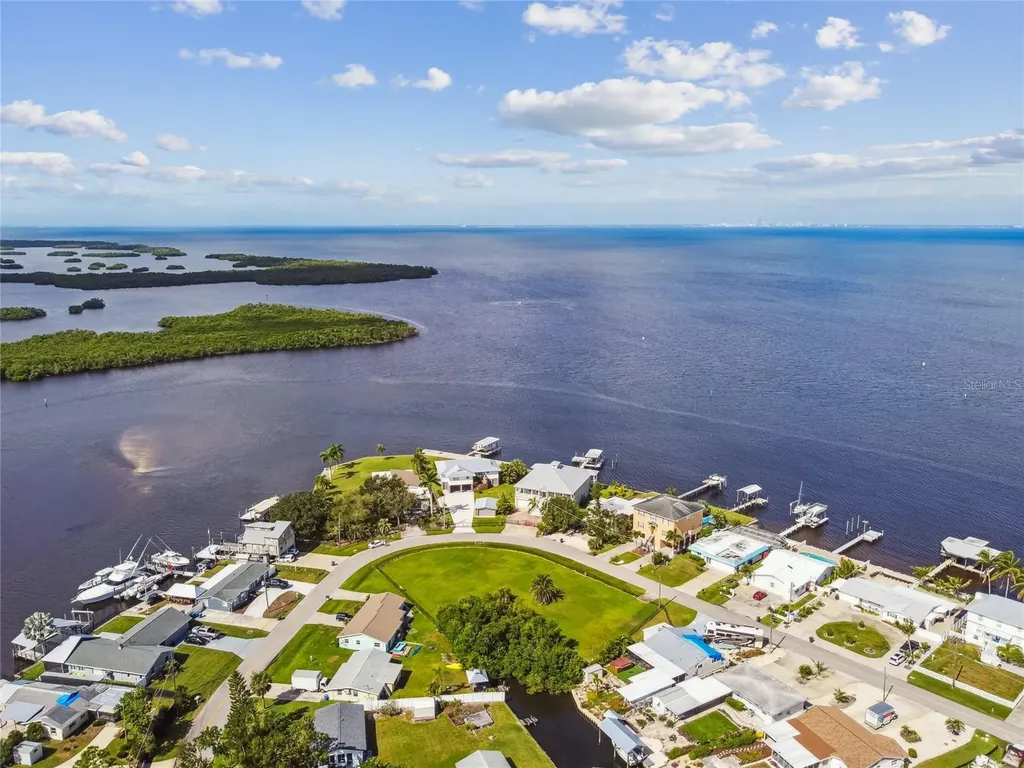 W Shell Point Road Ruskin FL 33570