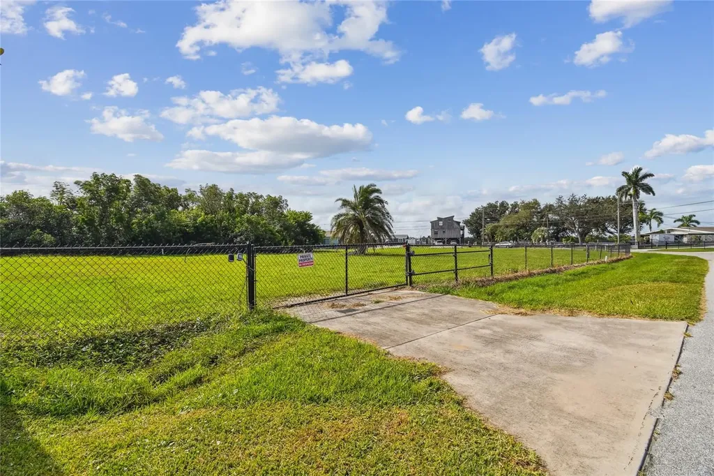 W Shell Point Road Ruskin FL 33570