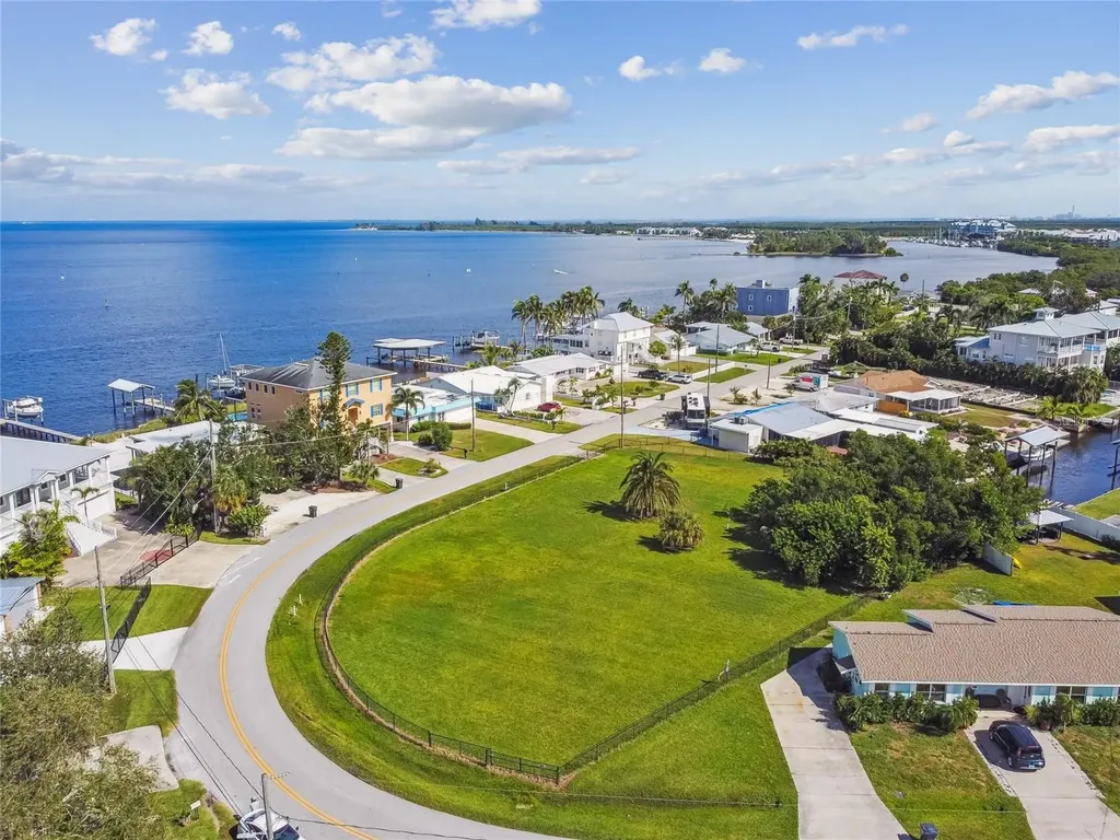 W Shell Point Road Ruskin FL 33570