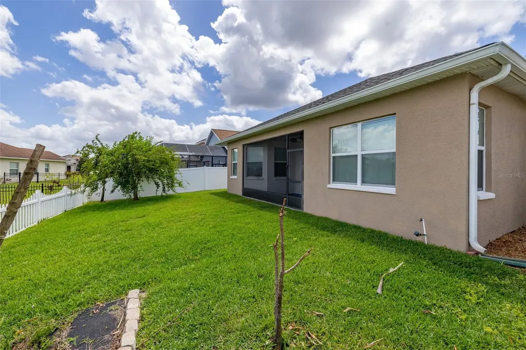 2823 Sail Breeze Way Kissimmee FL 34744