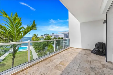 7 Paseo De La Balandras Dorado PR 00646