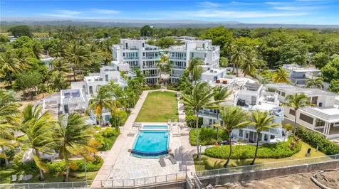 7 Paseo De La Balandras Dorado PR 00646