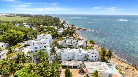 7 Paseo De La Balandras Dorado PR 00646