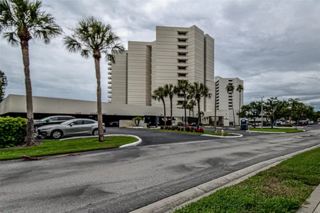 5940 Pelican Bay Plaza S Gulfport FL 33707