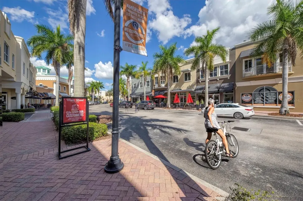 8111 Lakewood Main Street Lakewood Ranch FL 34202