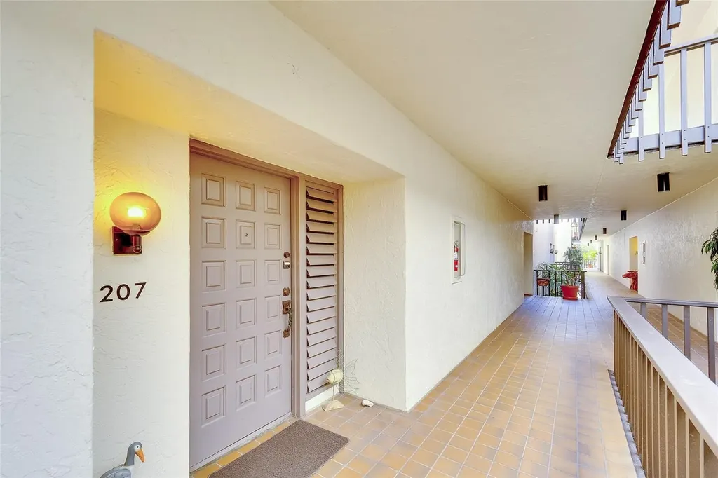 2039 Gulf Of Mexico Drive Longboat Key FL 34228