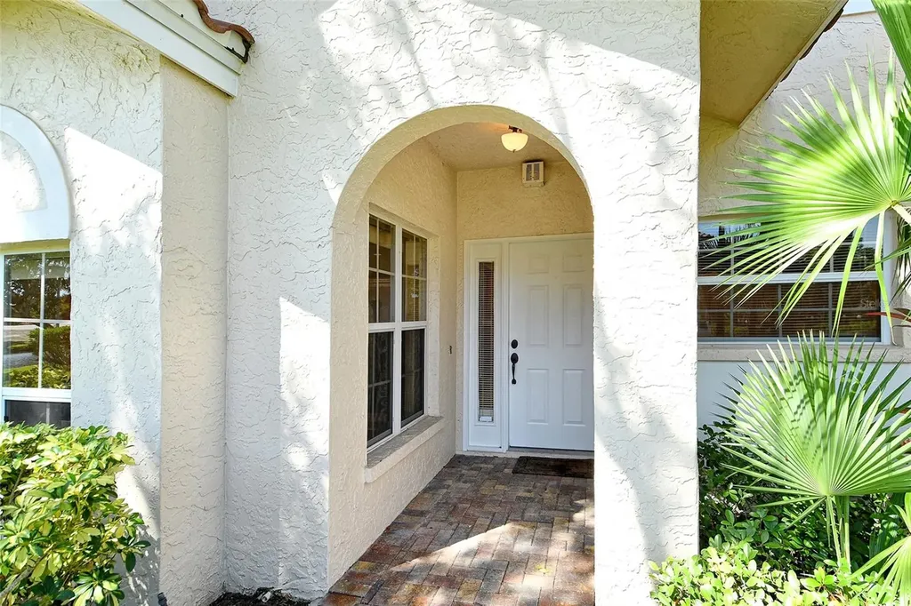 5598 Golf Pointe Drive Sarasota FL 34243