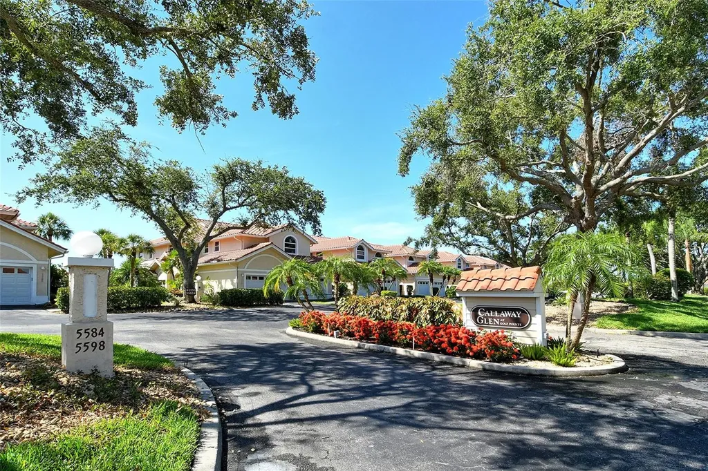 5598 Golf Pointe Drive Sarasota FL 34243