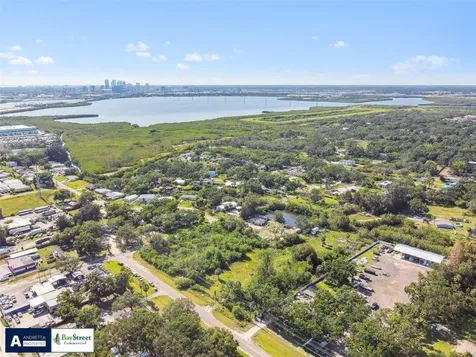 4713 El Camino Blanco Boulevard Tampa FL 33619